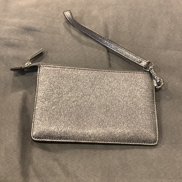*NWOT* Michael Kors silver wristlet wallet - Picture 2 of 5